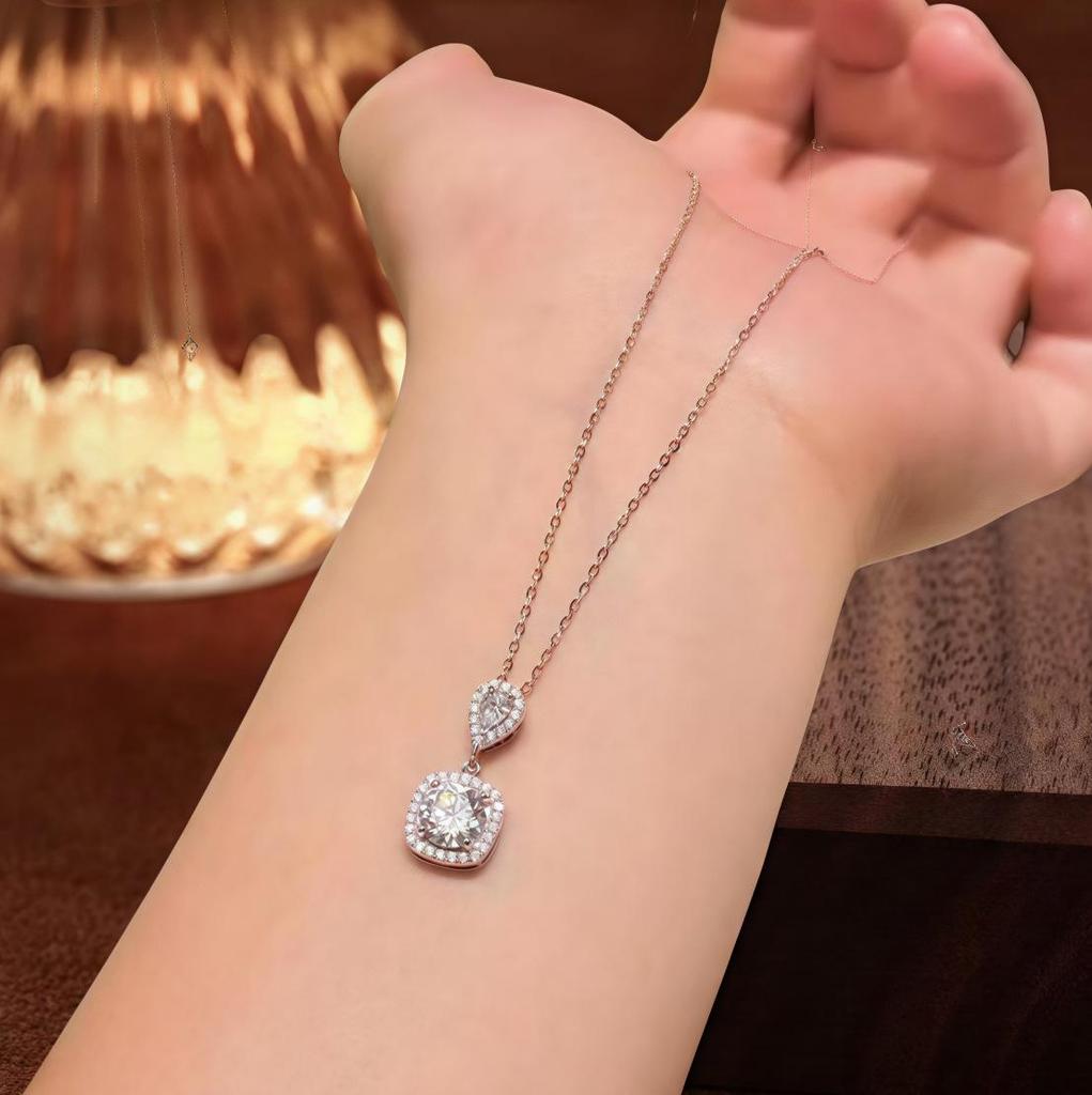S925 Sterling Silver Water Drop Moissanite Necklace - Elegant Women's Light Luxury Clavicle Chain Gift.