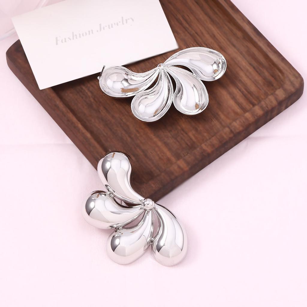 Light Luxury Glossy Tandem Water Drop Petal Personalized Stud Earrings Exaggerated Cold Wind Left and Right High-end Feeling