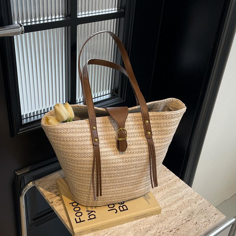 

Woven straw bag women s large capacity 2025 new holiday versatile shoulder vegetable basket portable seaside beach bag хаки