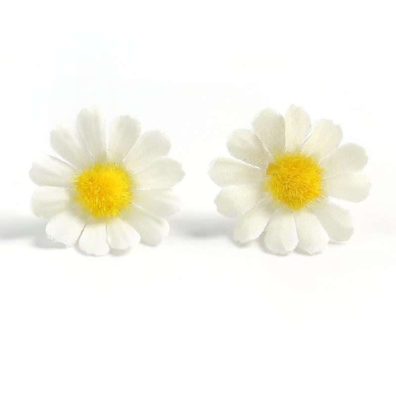 50/100 Stück Mini Gänseblümchen Künstliche Seidenblumenköpfe für Heimzimmerdeko Falsche Rose Pfingstrose DIY Kranz Muttertag Hochzeitsdekoration