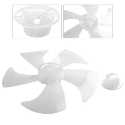 Rüsten Sie Ihren Standventilator mit diesem Ventilatorflügel aus Kunststoff mit fünf Blättern auf. Einfach zu installieren. Geeignet für 14-Zoll-Standventilatoren. Schwarz und Weiß.