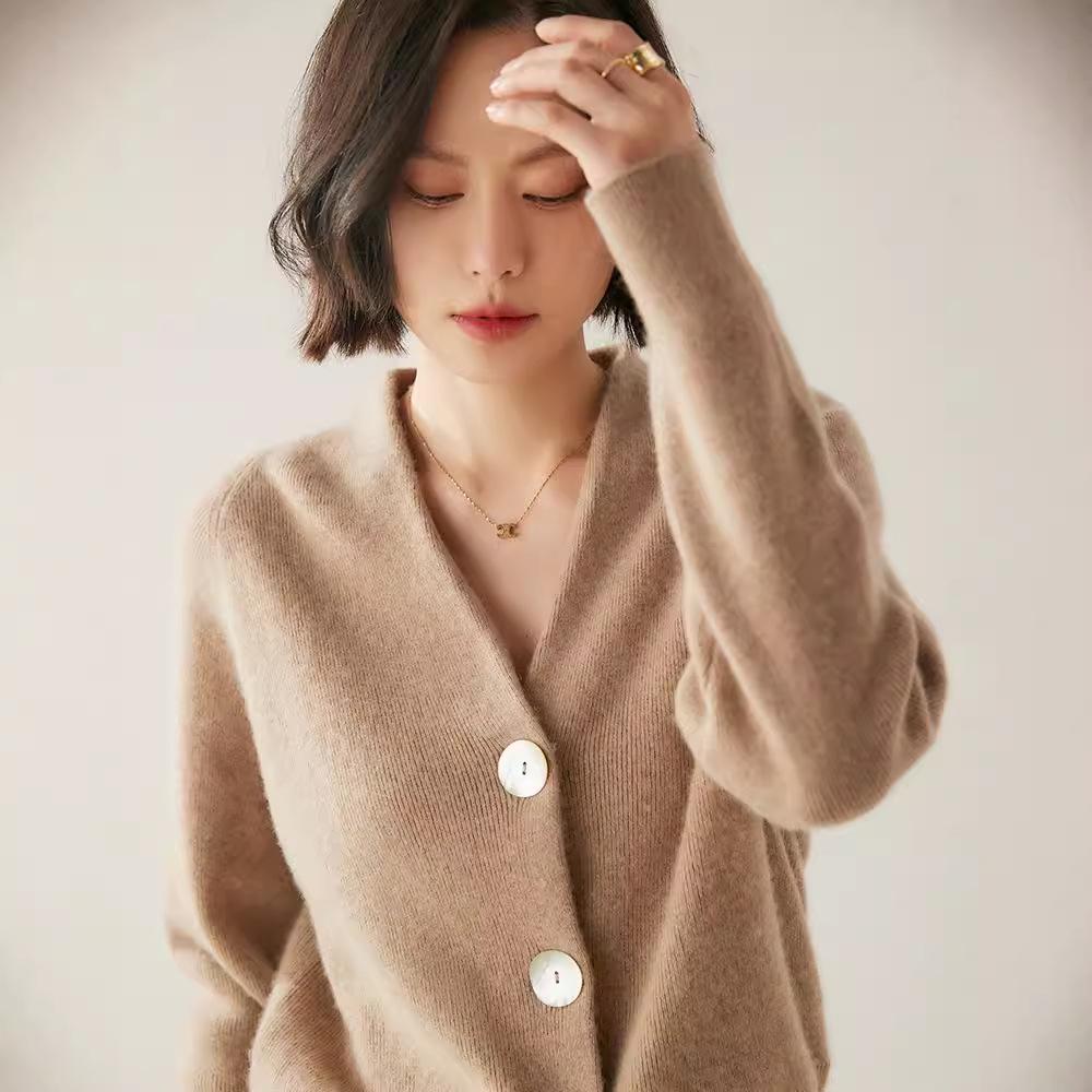 Women's V-Neck Cashmere Cardigan with Shell Buttons - Waist-Cinching, Long-Sleeve Knit Sweater