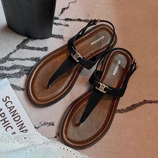 Summer new retro T-word with vacation style versatile metal buckle clip foot herringbone cool slippers female summer
