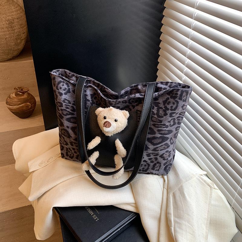 2025 Autumn and Winter Casual New Retro Fashion Commuter Single Shoulder Tote Armpit Bag Women Large Capacity Leopard Print