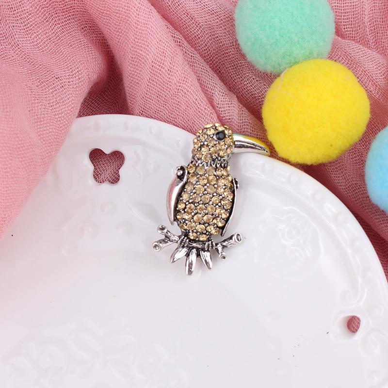 Fashion Color Rhinestone Brooch Personality Wild Woodpecker Animal Pin Brooch Ornament