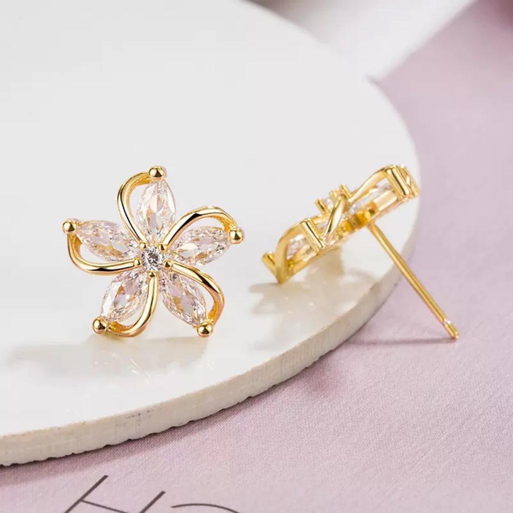 Small And Delicate Flower Earrings, Light Luxury, Elegant And Gentle Style, Versatile Fairy Earrings For Daily Commuting