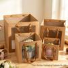 Quadratische Frischblumenkuchen-Geschenktüte - Robuster Kraftpapier-Tragetasche mit Fenster