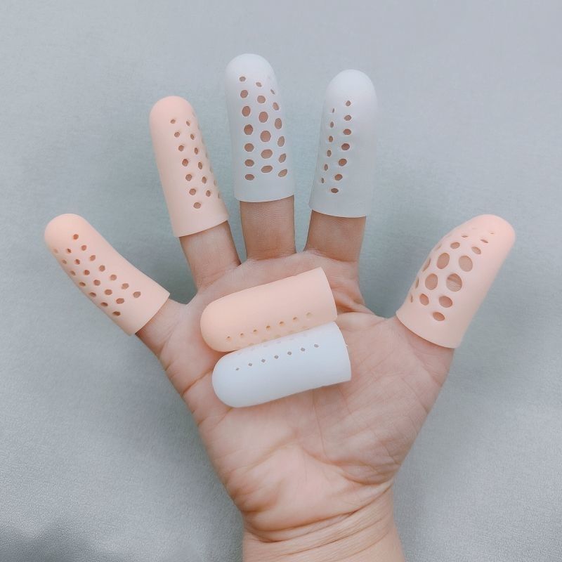 

The New Type with Ventilation Holes Not Stuffy Fingers Silicone Finger Cots Finger Protection Anti-drying Moisturizing Cover
