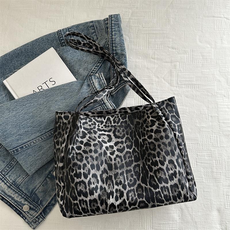 

Ретро леопардовый принт большая вместимость 2025 новая сумка-тоут простая модная сумочка модная сумка на плечо чёрный