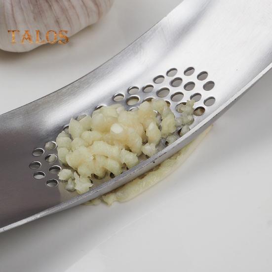 Garlic Masher Stainless Steel Garlic Press Mincer Dishwasher Safe Manual Curved Garlic Crusher Chopper Tool for Kitchen