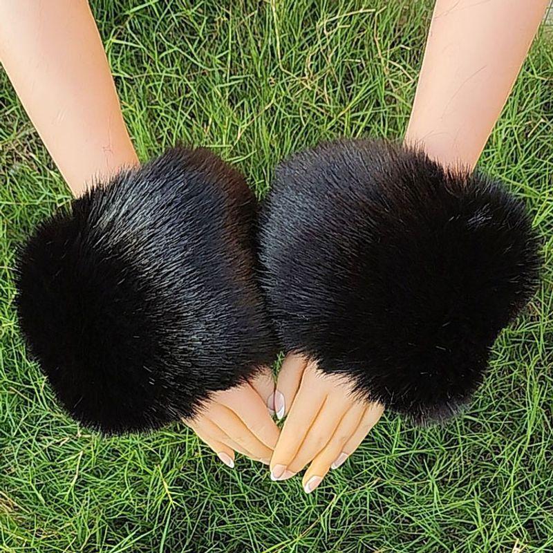 

Furry Elastic Cuffs Bracelet Imitation Fur Thermal and Windproof Oversleeve Imitation Fox Fur Oversleeves Wristband Female Winter Black All yards