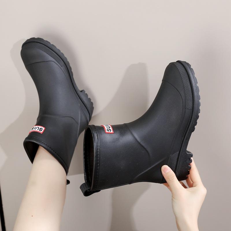 Nové dámské středně vysoké venkovní protiskluzové vodotěsné gumové boty