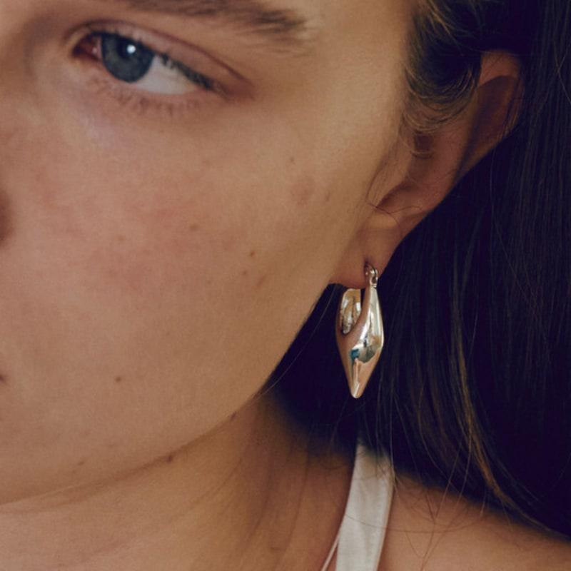 YUSOWA EASYLOCK BARCHAN EARRING (SILVER)