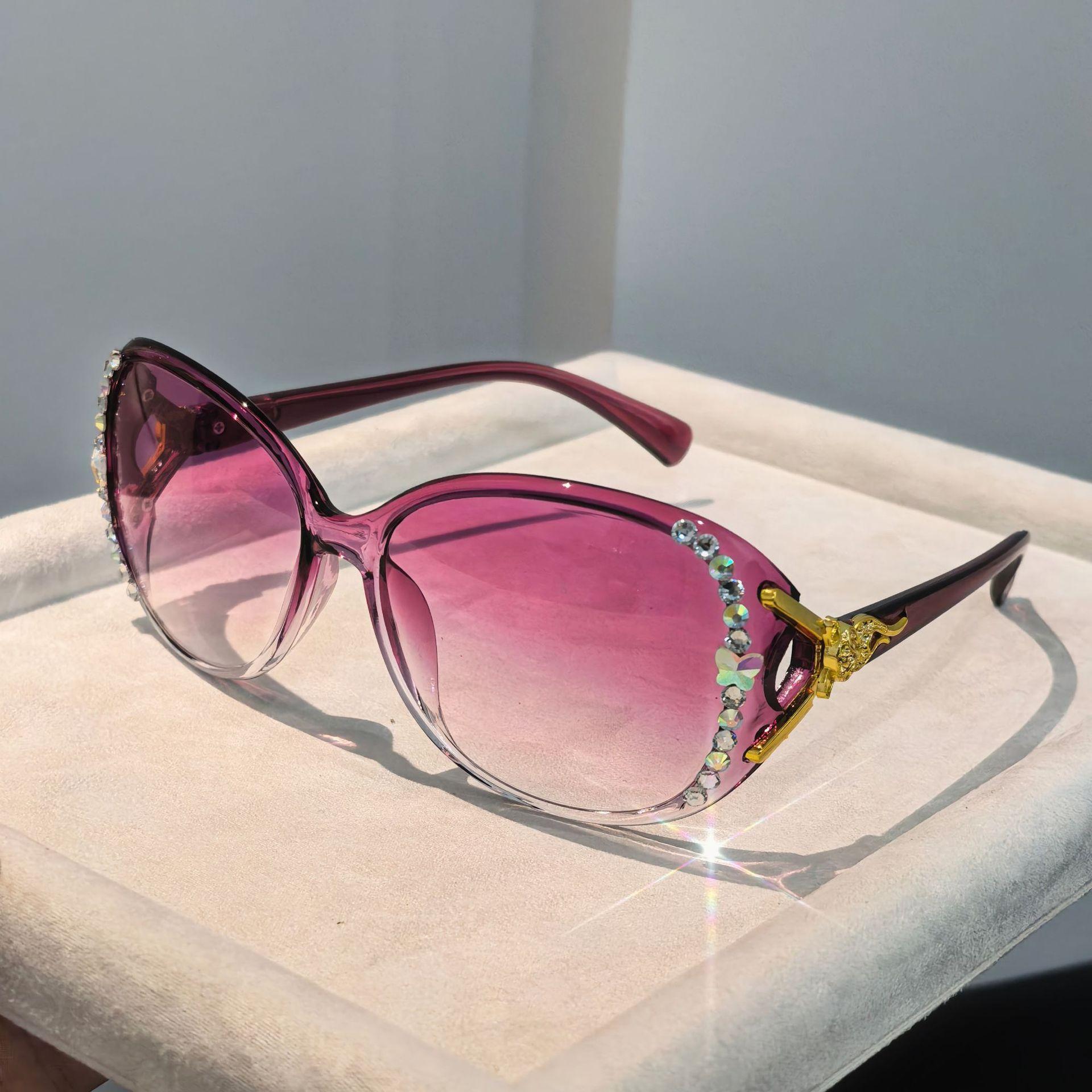 

New Women s Light Luxury Diamond Inlaid Fox Head Sunglasses Fashion Large Frame Oval Eyeglasses Outdoor Shades UV400 Eyewear 1PC