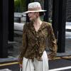 Blusa de Manga Comprida com Gola V Franzida Estampa de Castanha RUILAIYI