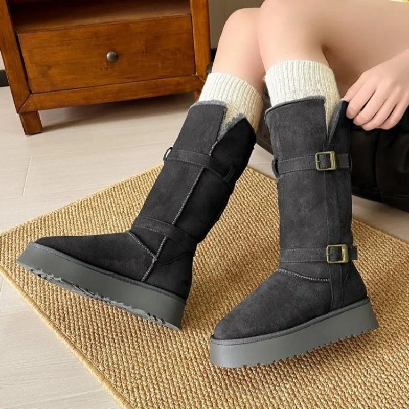 Mellankalv Platt med Vinter Snöstövlar Slip-on Rund Tå Damskor på Rea 2024 Hög Kvalitet Mellanhäl Enfärgad Spänne Stövlar