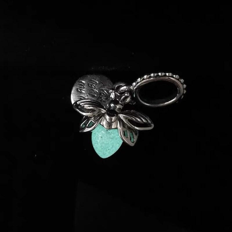 Röd nyckelpiga hummer & glöd-i-mörkret Firefly Dangle Charm 925 Sterling Silver Smycken Pärlor Passar Original Fasion Armband