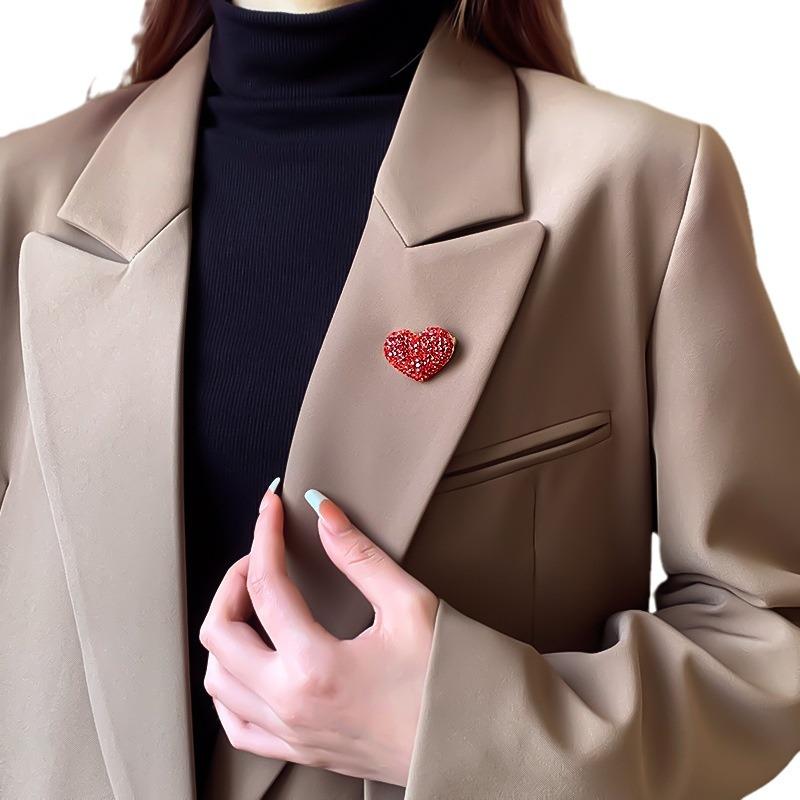 Full Diamond Red Heart-shaped Brooch for Women High-end Brooch for Fixing Clothes High-end Corsage