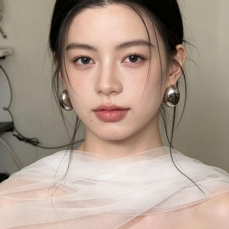 

Glossy Oval Three-Dimensional Metal Stud Earrings Light Luxury Minority Fancy Fashion Wind Minimalist Fashionable Frosty Style Earrings Female Oval Silver Pair