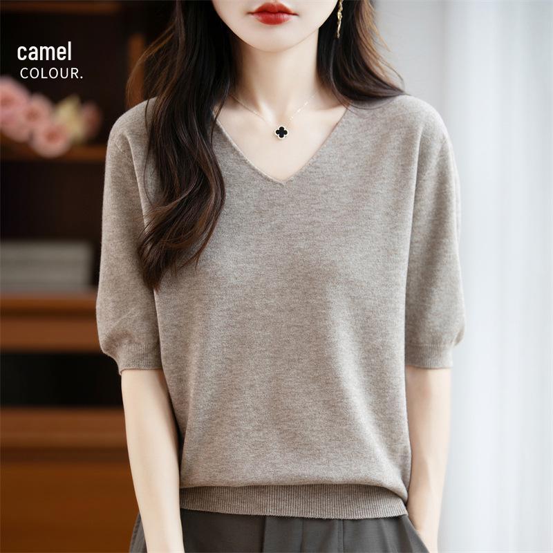 Autumn 2026 V-Neck Women's Knit Pullover Sweater with Short Sleeves - Seamless, One-Piece Design