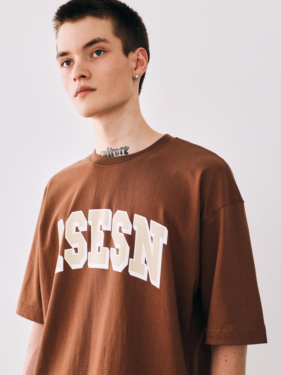 Iesn Arch Logo Short Sleeve T-Shirt Brown L