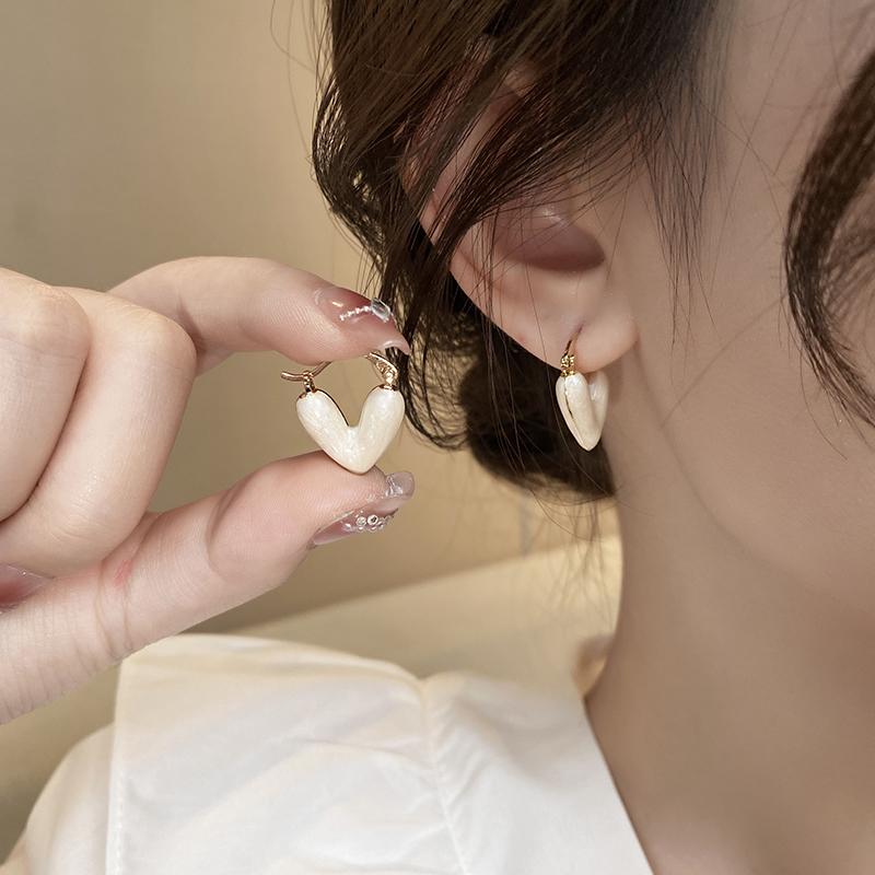 Lady Elegant Light Luxury White Oil Dropping Love Stud Earrings for Women Fashion Jewelry Gifts