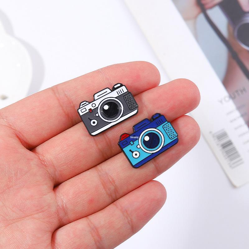 Colorful Camera-Shaped Alloy Brooch: High-End Outdoor Travel Series Safety Pin