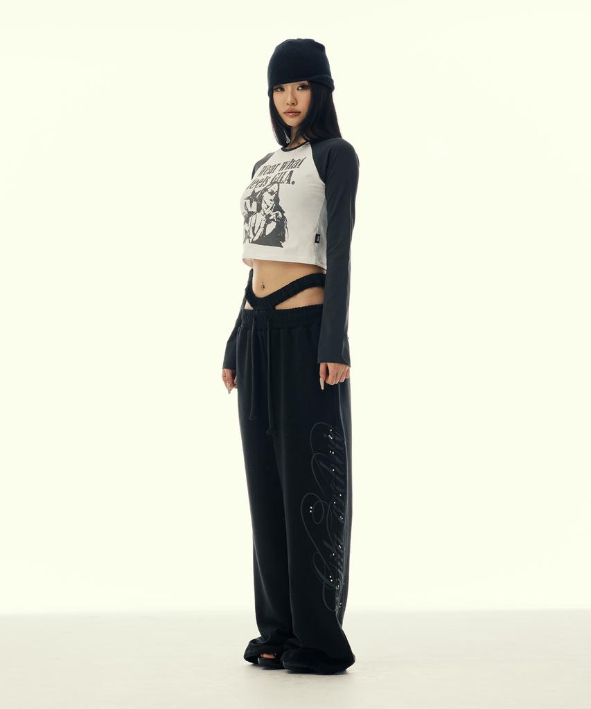 Gillaakaibeu Graphic Raglan Long Sleeve_Black