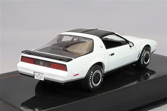 Ixo Pontiac Firebird 1982 Pearl White 1/43