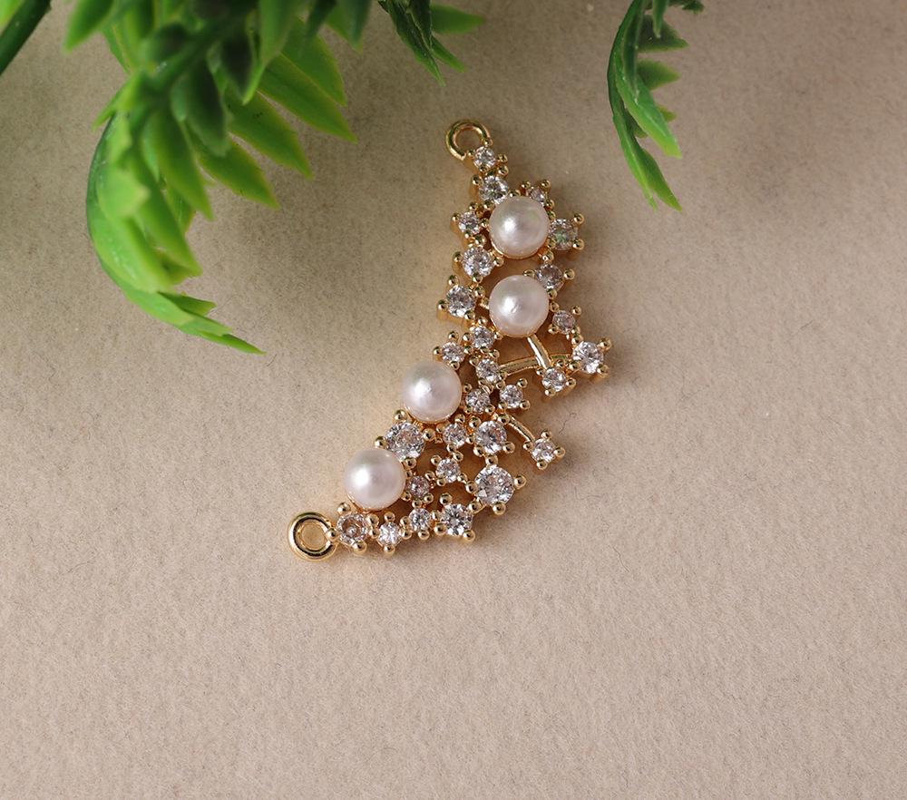 Elegant Two-Tone Gold & Silver Fan-Shaped Pearl & Diamond Tassel Pendant