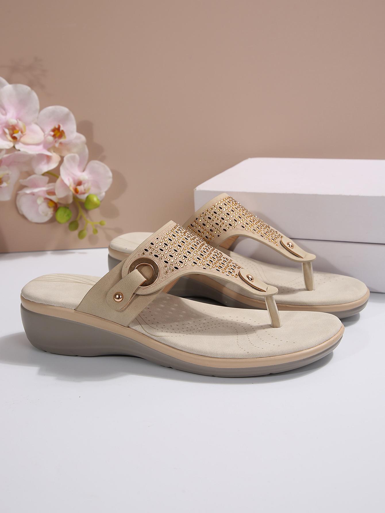 

Large size flat bottom pinch casual slippers women s 25 new foreign trade hollow metal thick sole herringbone fish mouth shoes 43