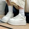 Lässige vielseitige Board-Schuhe zum Schnüren Leder Muffin dicke Sohle erhöhend College-Stil Damen weiße Schuhe