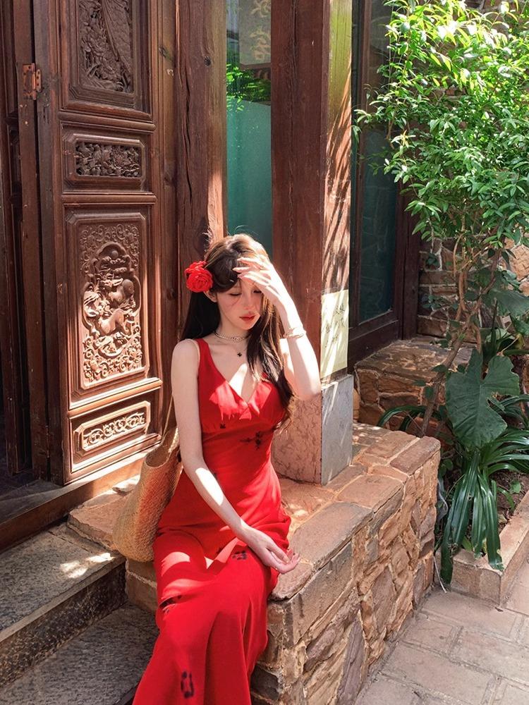 Whitewater Woman [real * Red Rose] V-neck Suspender Dress Summer Gentle Vacation Wind Red Slim Skirt