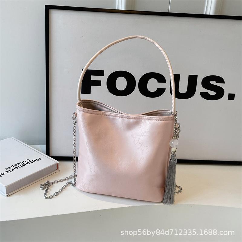 Premium sense Xiaoxiangfeng mini mobile phone bag 2025 spring new diamond chain messenger bag bucket bag