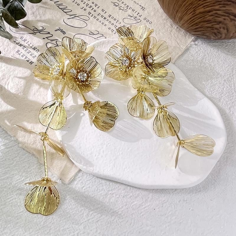 2024 Golden Flower Retro Bridal Dangle Earrings: Exquisite Chinese Style for Summer