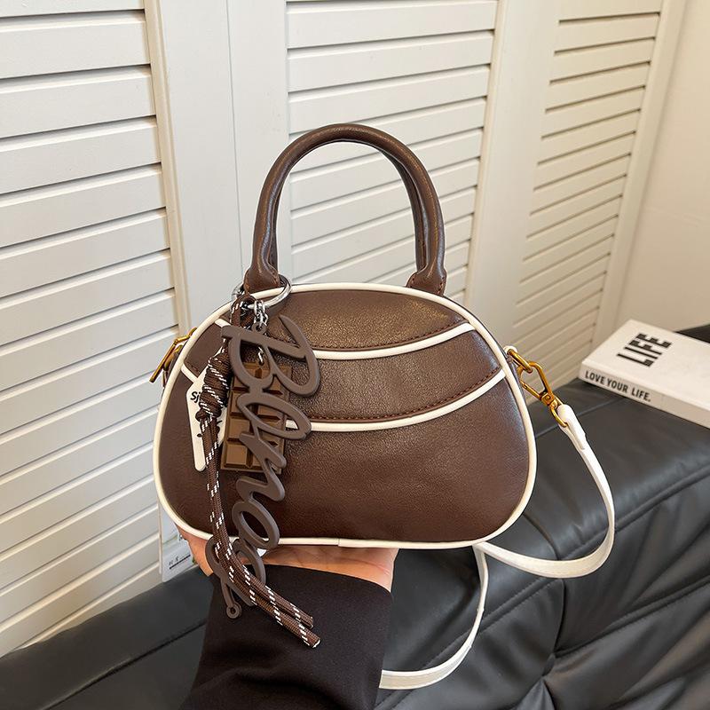 Niche high-end bag women's 2025 autumn and winter new fashion retro baseball bag trend contrasting color shoulder messenger bag