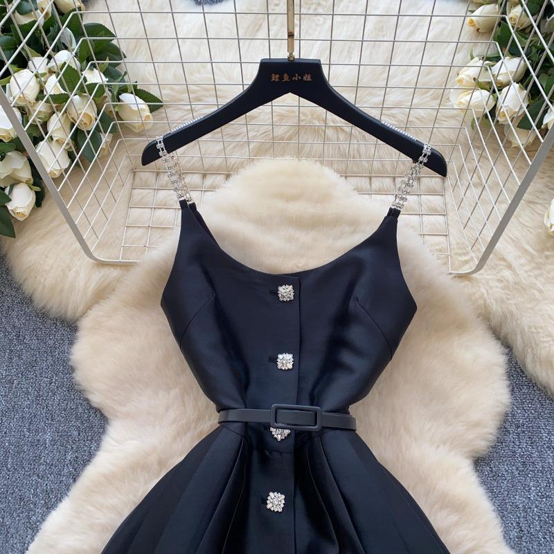 A Light Luxury Thousand-gold Style Halter Dress for Women's Wear In Summer Featuring A Slimming and Elegant Design