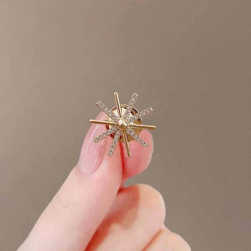 Anti-light Versatile Small Fragrant Wind Mango Star Snowflake Small Brooch Women's Collar Pin Brooch Cardigan Fixed Clothes and Accessories
