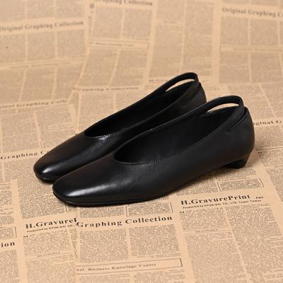 Retro-Stil einfache quadratische Zehenpartie niedriger Absatz flacher Ausschnitt Einzelne Schuhe Damen Frühling und Herbst neu vielseitig Ein-Pedal kleine Lederschuhe Damen