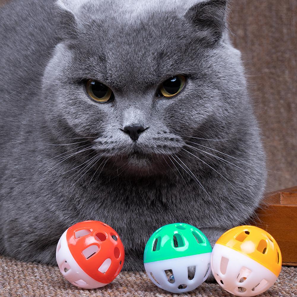 Katzenballspielzeug mit Glöckchen innen Kätzchenspielzeug Haustierkatze Teaser Buntes Spleißen Glockenball Haustierspielzeug Haustierbedarf Zufällige Farben