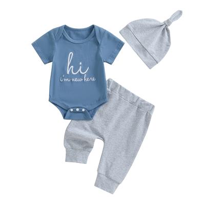 Baby Mädchen Jungen Sommer Outfits Buchstaben Stickerei Kurzarm Strampler Elastische Taille Hose Hut Neugeborenen Kleidung Set