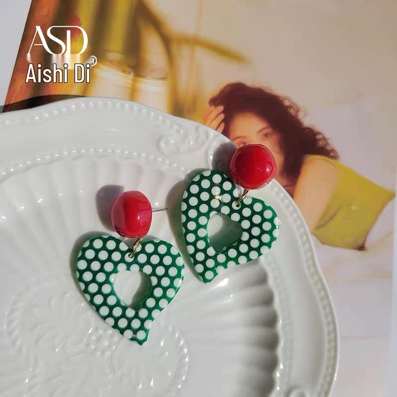 Hong Kong Style Retro Polka Dot Earrings: Playful Red Ear Clips for Girls and Women