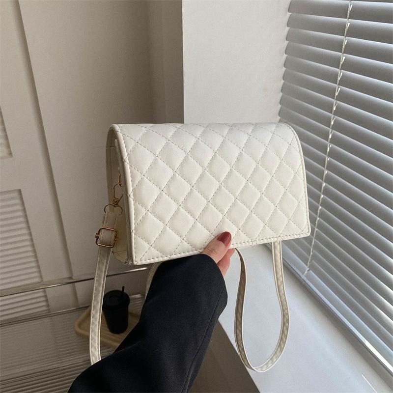 

Модная текстура ромбовидной вышивки нитью подмышечная сумка 2024 ретро иностранный стиль подмышки простая модная маленькая квадратная сумка через плечо белый