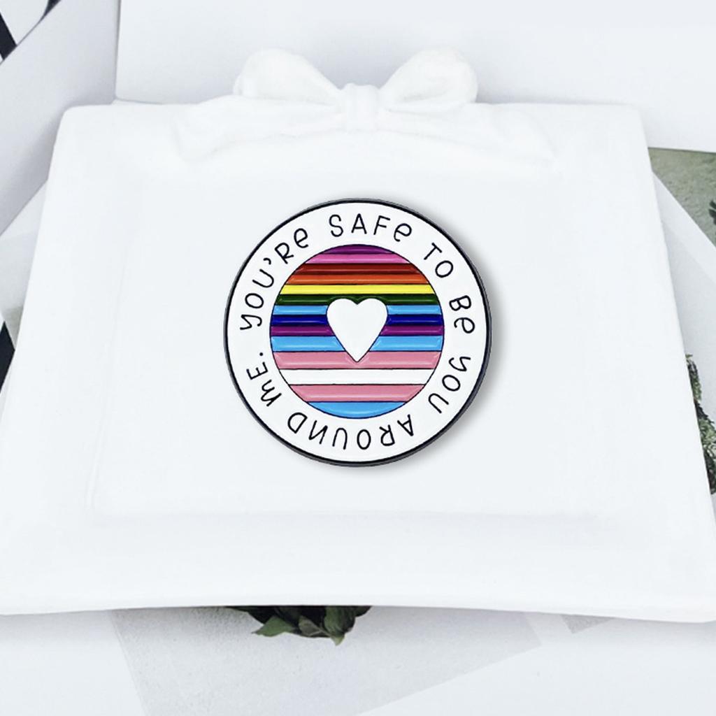 Runde Regenbogen Emaille Brosche Handgefertigt Du kannst bei mir du selbst sein Anstecknadel LGBTQ Ansteckpin für Jacken und Accessoires