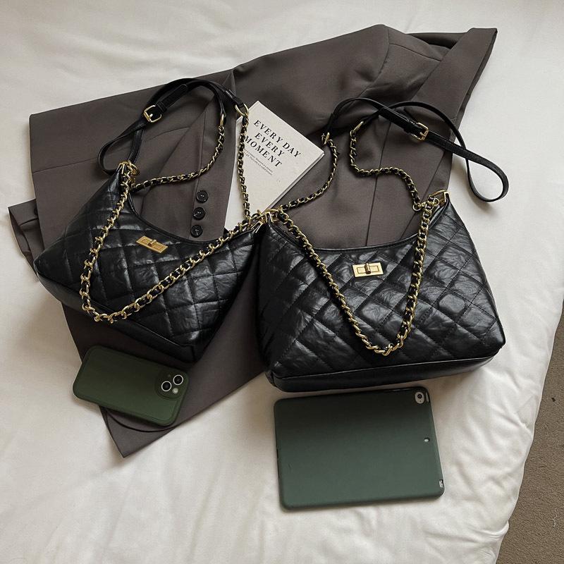 

Elegant Diamond Pattern Luxury Chain Bag - Versatile and Fashionable Shoulder or Crossbody Handbag Small чёрный