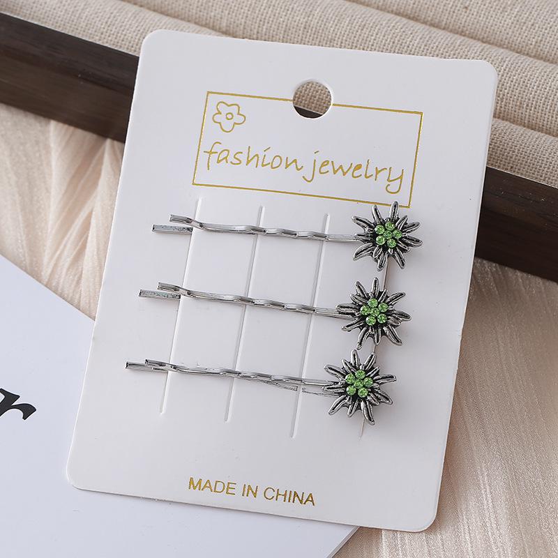 

Elegant Edelweiss Rhinestone Hair Clip - Sophisticated Luxury Accessory зелёный