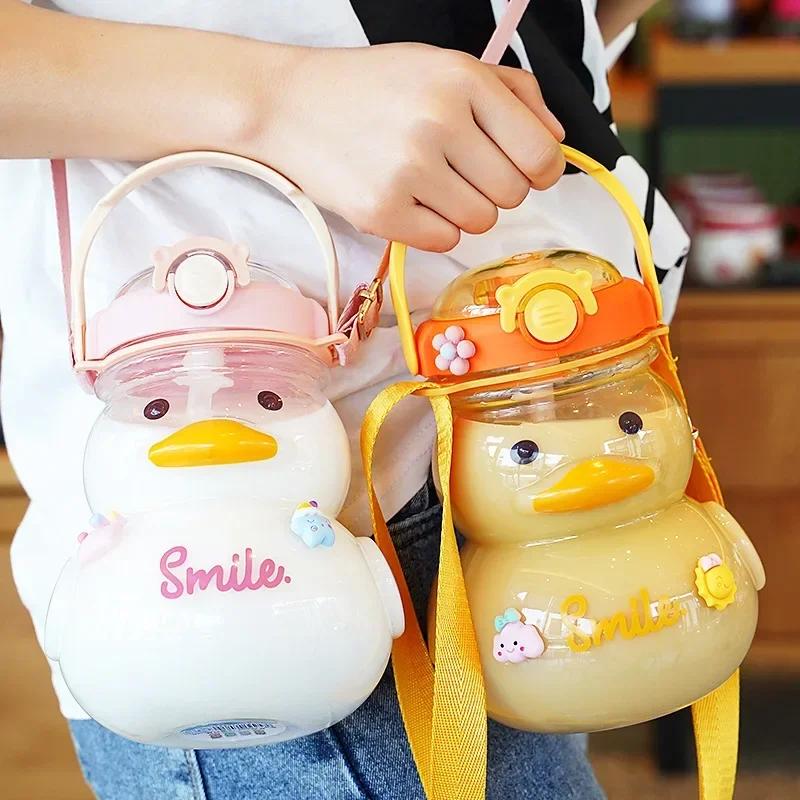Cartoon Duckling Plastic Cup with Handle and Latch Creative Bouncing Water Bottle Portable Outdoor Camping Sippy Cups 1000ml 1Pc