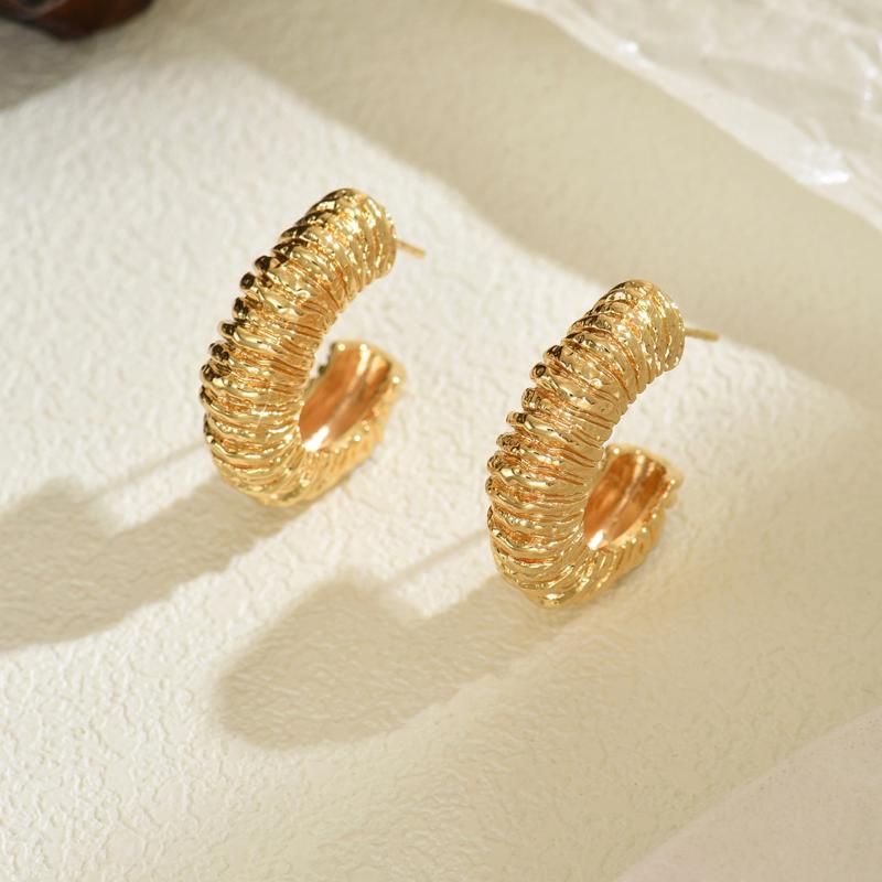 Vintage Elegant Gold Color Hollow Flower Stud Earrings For Women Design Irregular Piercing Earrings Party Jewelry Gifts