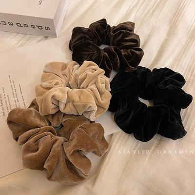 Elegantes Damen-Scrunchie 2022 - Hochwertiges Haargummi & Zopf-Accessoire