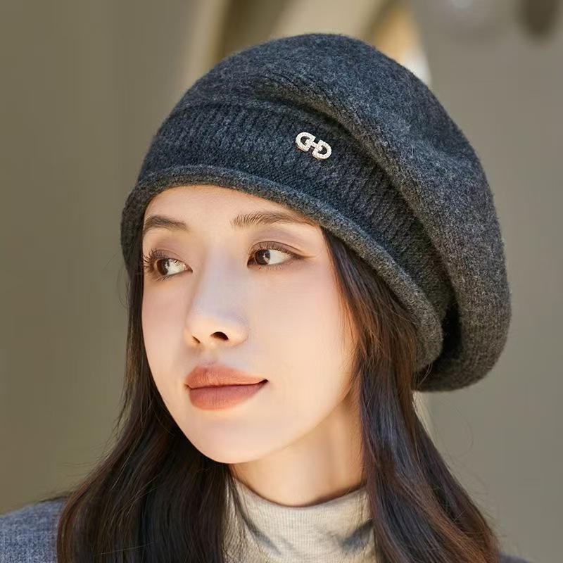 Women's Warm Knitted Woolen Beret: Trendy, Comfortable, Windproof, Thickened, Cold-Proof Slouchy Hat for Autumn and Winter.